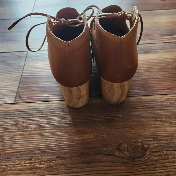 Clogs - Picture 2 of 5